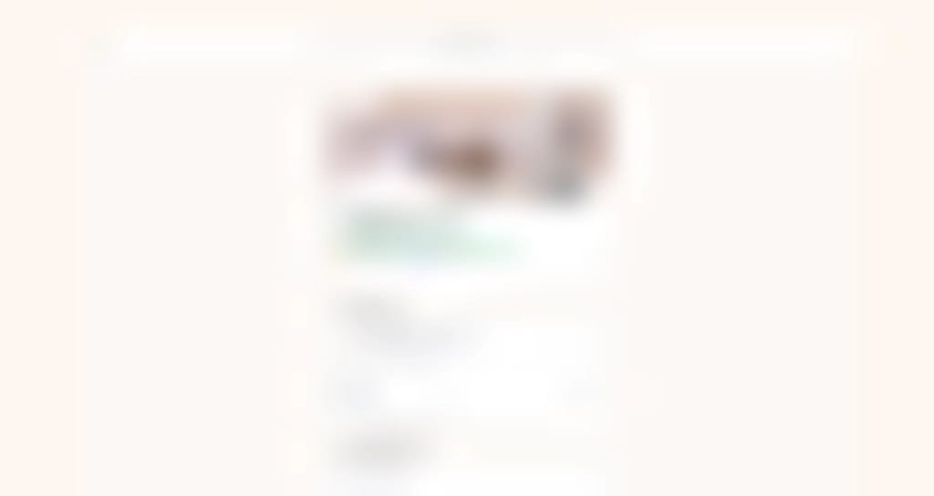 A customer-facing order tracking page under the brand's own domain and logo, with the arrival date, the carrier and what is in the order